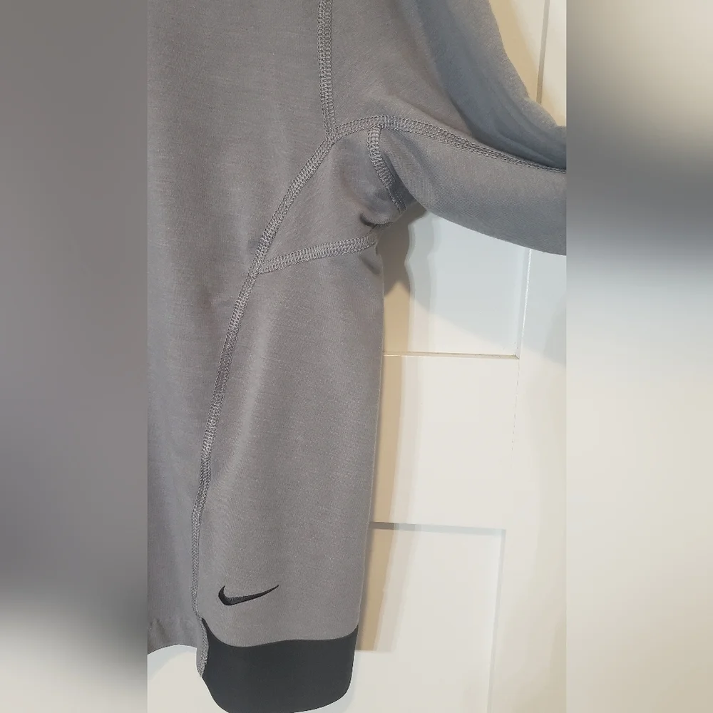 Nike Dri Fit Training Top Long Sleeve Gray Size Small JUST DO IT On Rear Waist